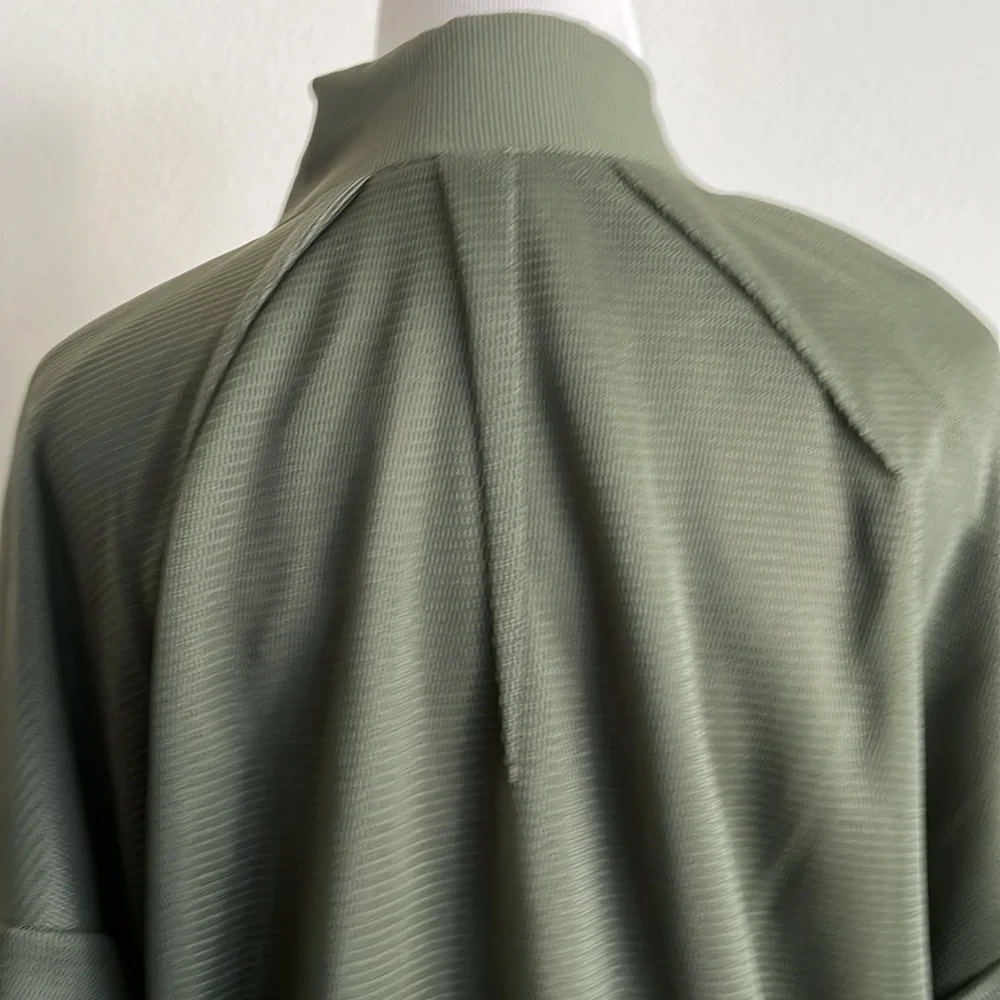 Woman’s ALO yoga, jacket, size small military green - Picture 7 of 9